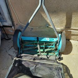 Scott's push mower with bag