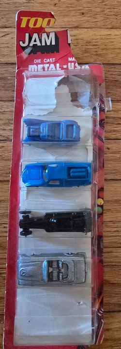 Tootsietoys Vintage Cast Iron Cars $20. Pick-up In Aurora.