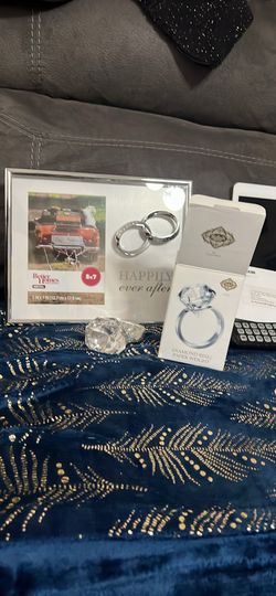 Wedding picture frame and large ring decor