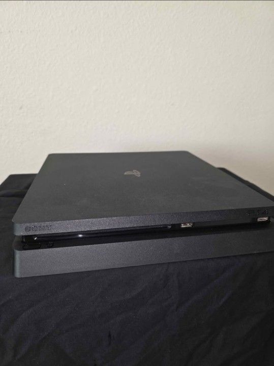 Playstation 4 Slim 1TB 5 Controllers And Over 10 Games Included