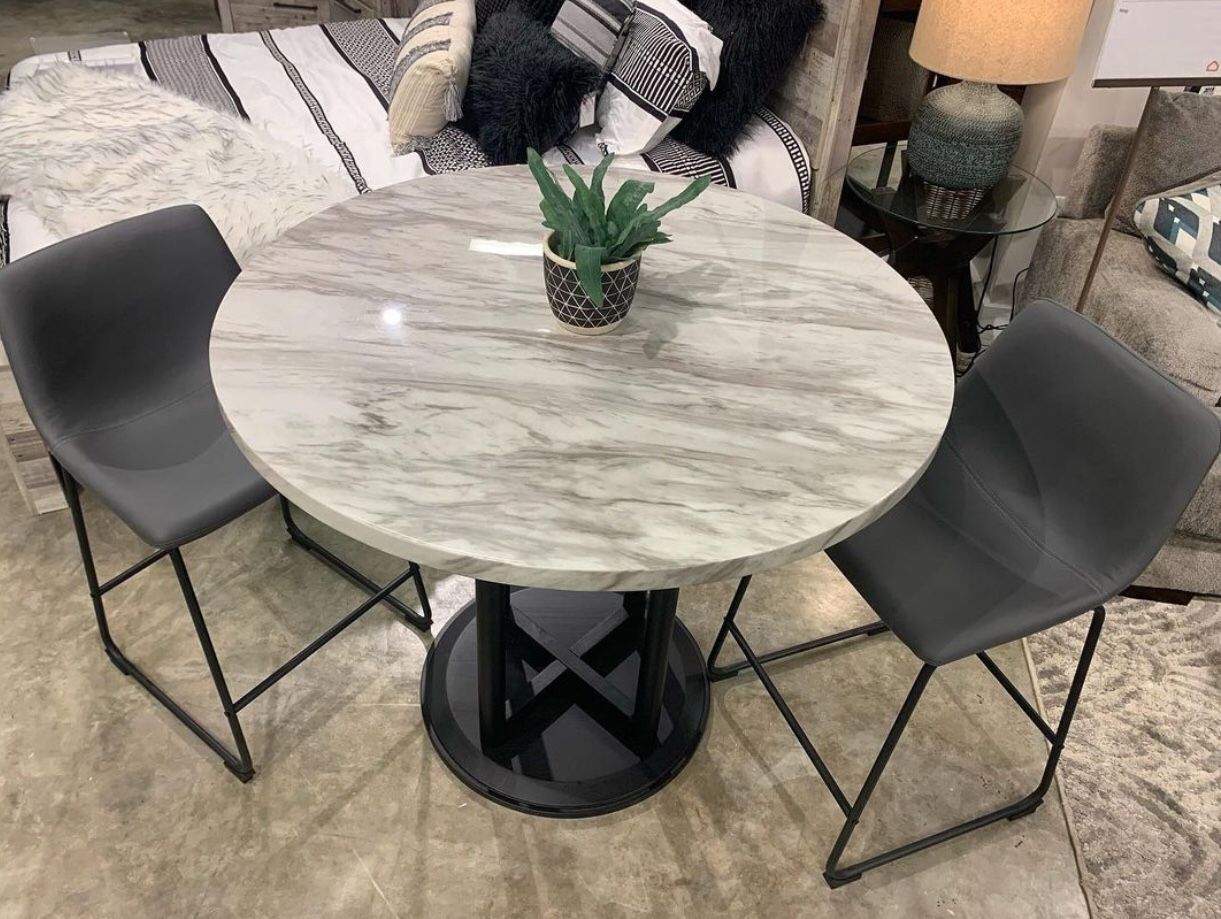 Centiar Black/White Counter Height Set (Dining table and Chairs