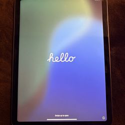 iPad Air 5th Gen (10.9”) - 256GB - Space Gray + Extras 