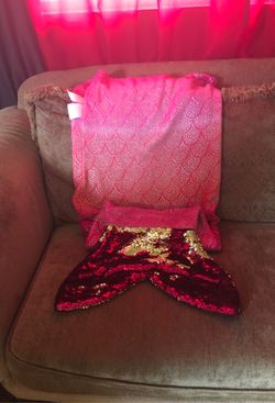 Mermaid sequin tail blanket