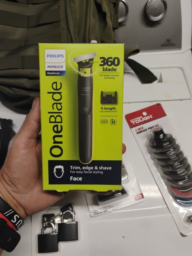 PHILIP'S  NORELCO "ONEBLADE" ELECTRIC RAZOR 