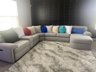 Sofá Nuevo 2 Reclinable Puede Cargar Tú Tel Y Tiene Una Camita Abajo 