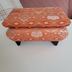 Music box / jewelry box (Sankyo)