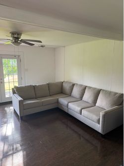 🛋️ Large Light Gray L-Shaped Sectional Sofa – 92” x 117” – Excellent Condition