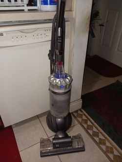 DYSON THE BALL VAC RUNS GREAT NICE AN CLEAN 1ST 40 GETS IT FIRM