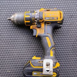 DeWalt 20 volt Max XR  dcd790 brushless motor Cordless Drill with Brand New Battery