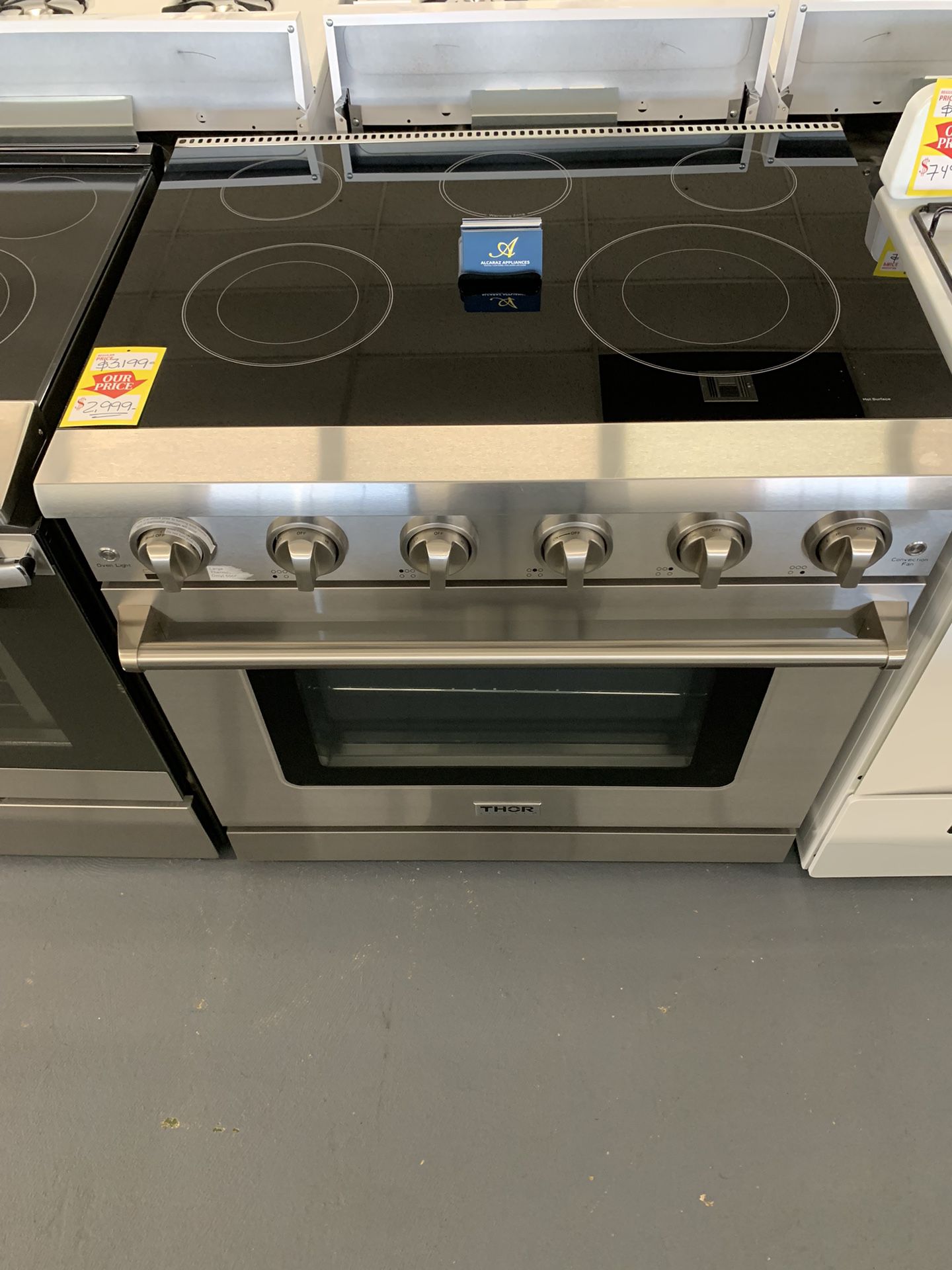 Thor Kitchen 36-in Glass Top 5 Burners 6-cu ft Freestanding Electric Range (Stainless Steel $1,299