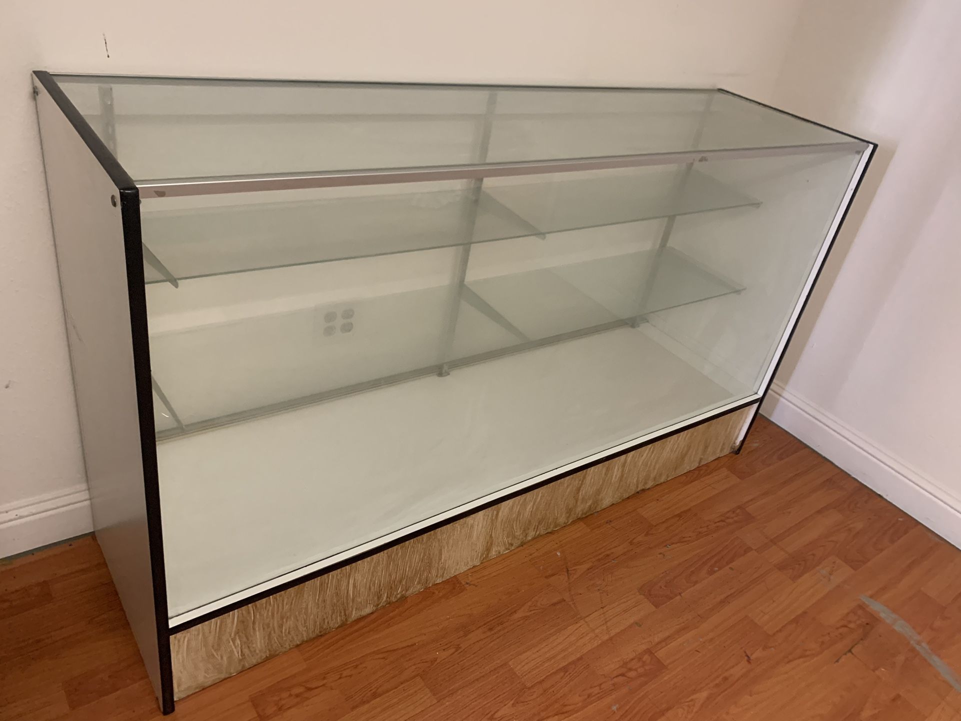 Business Display Glass & Metal.