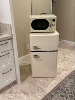 COMPACT REFRIGERATOR FREEZER AND MICROWAVE