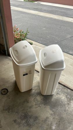 13 gallons swing top trash can.