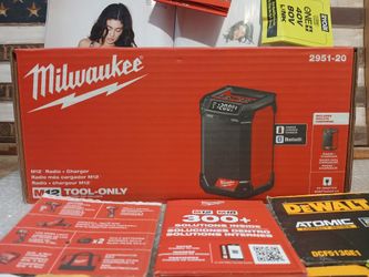 NEW MILWAUKEE M12 RADIO 