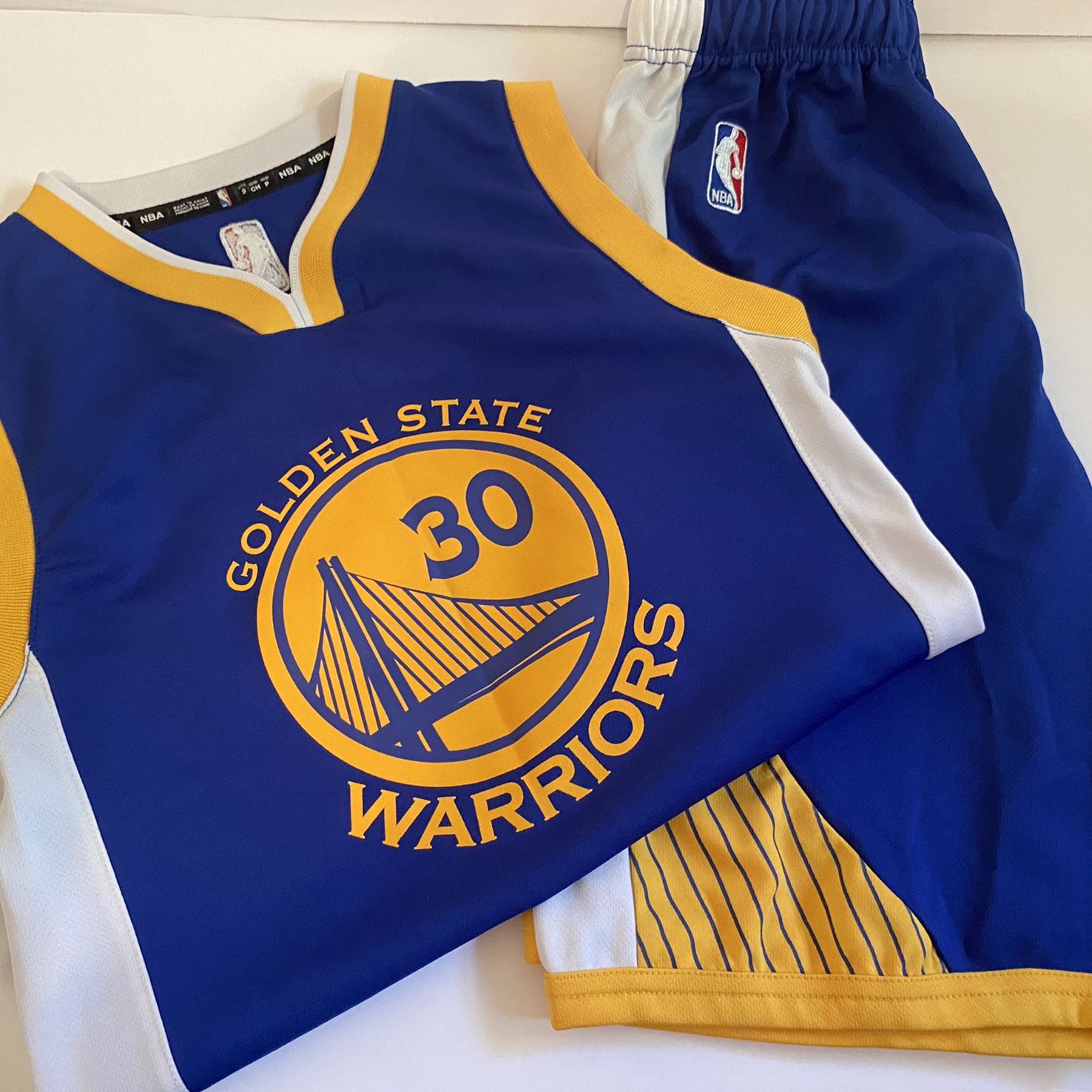 Official NBA Steph Curry Youth Jersey & Shorts for Sale in El Paso, TX -  OfferUp