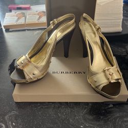 Authentic Burberry Gold Shoes Size 7 