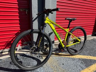 Fuji Nevada 29er Mountain Bike - 17" Frame - Disc Brakes