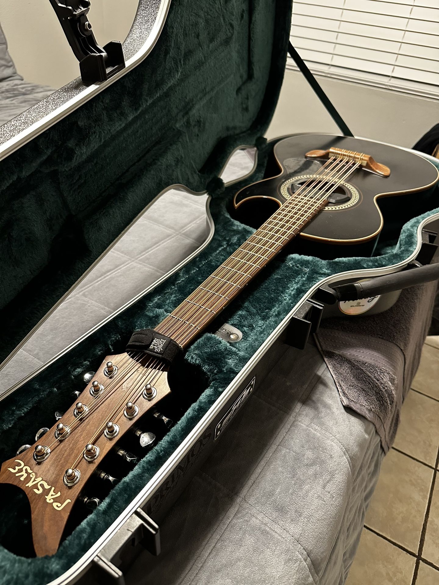 Bajoquinto Pasaye con estuche SKB