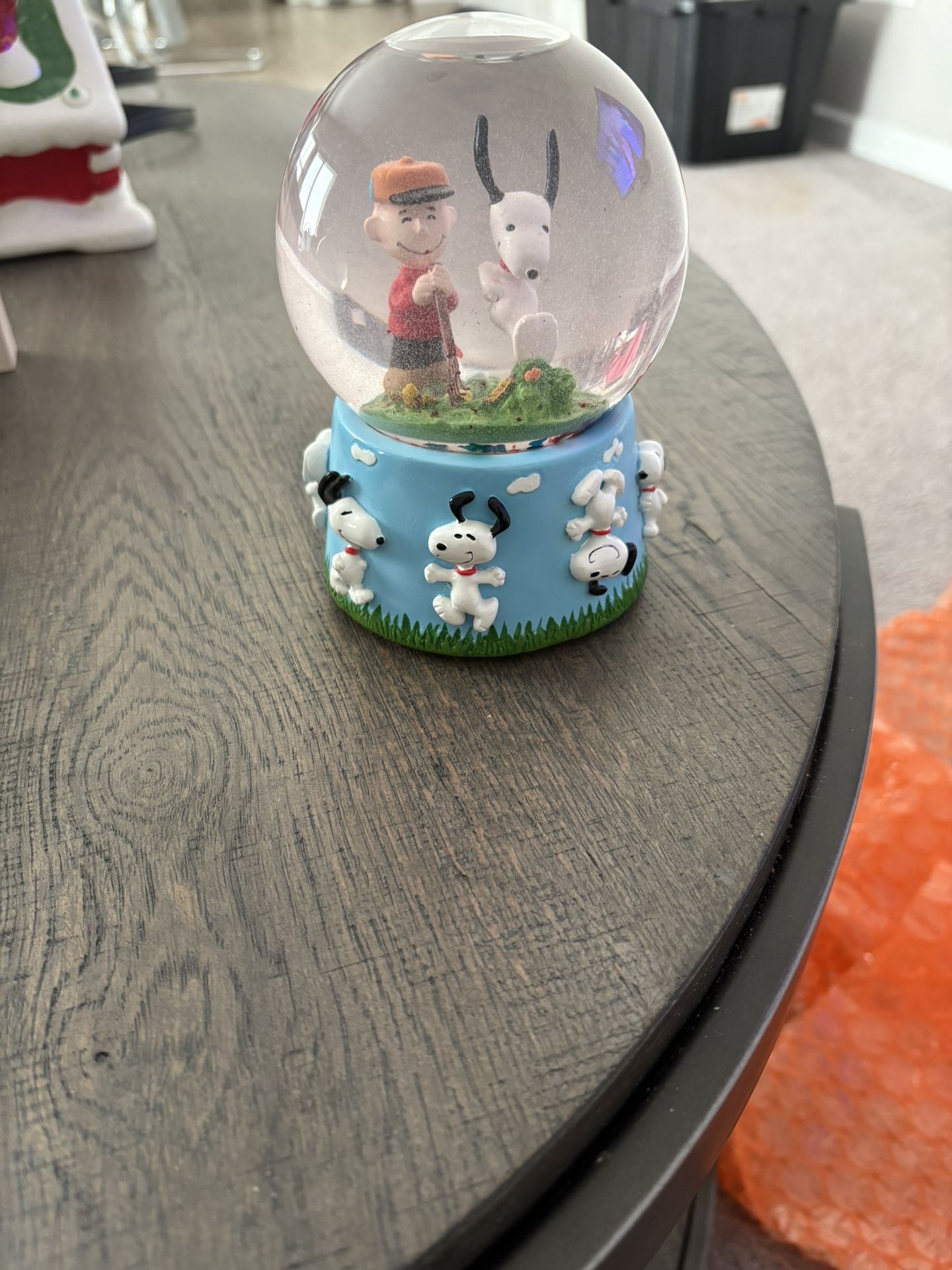 Snoopy Snow Globe