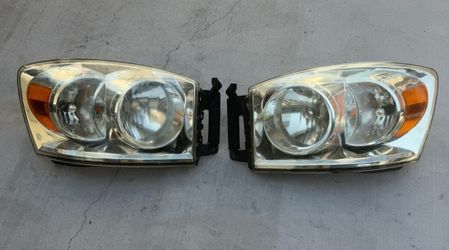 Dodge Ram Headlight Assembly Pair