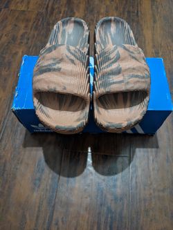 Nuevas Sandalias Adidas Para Hombre Color Café Con Gris. Número De La Sandalia Es 9