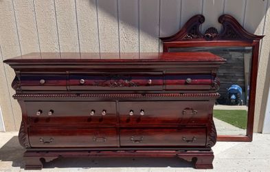 Solid wood 7 drawers dresser and mirror 64x37”hx18” deep