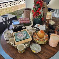 Garage sale. Saturday 11 -1