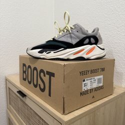 OG YEEZY BOOST 700