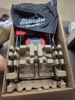 Milwaukee m18 fuel lawn mover new
