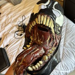 LARGE VENOM LATEX MASK 