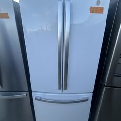 GE Beautiful White 3 Doors Refrigerador 