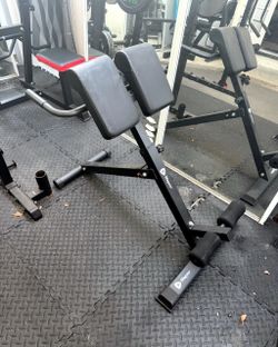 Back extension machine