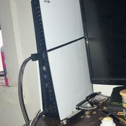 1TB PS5 With The Disc Drive 3 Controllers 
