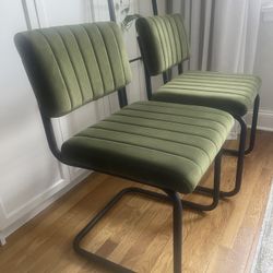 Zesthouse Velvet Dining Chairs Set of 2, Tufted Upholstered Kitchen Chairs with Black Metal Legs, Modern Side Chairs for Dining Living Room, Green