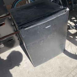 Galanz Mini Fridge