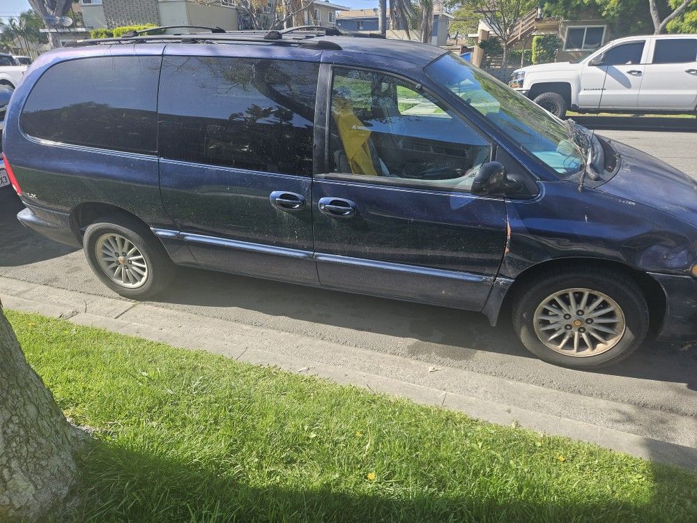 2000 Chrysler Town & Country