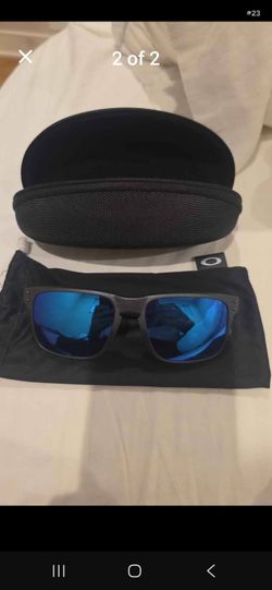 Oakley Holbrook
