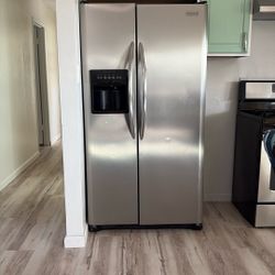 Fridge With Freezer 