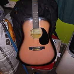 Crescent Guitar 🎸