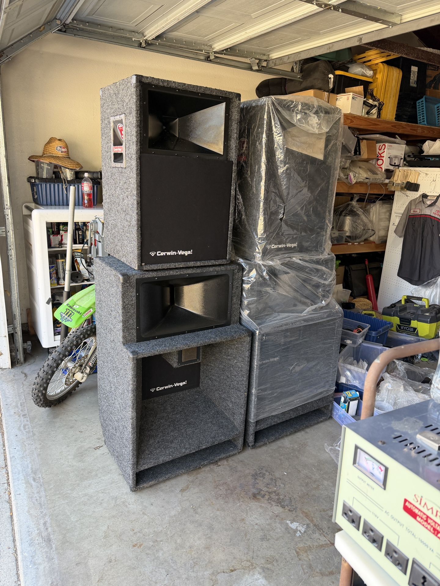 Cerwin Vega Speaker System With Amplifier And Mixer