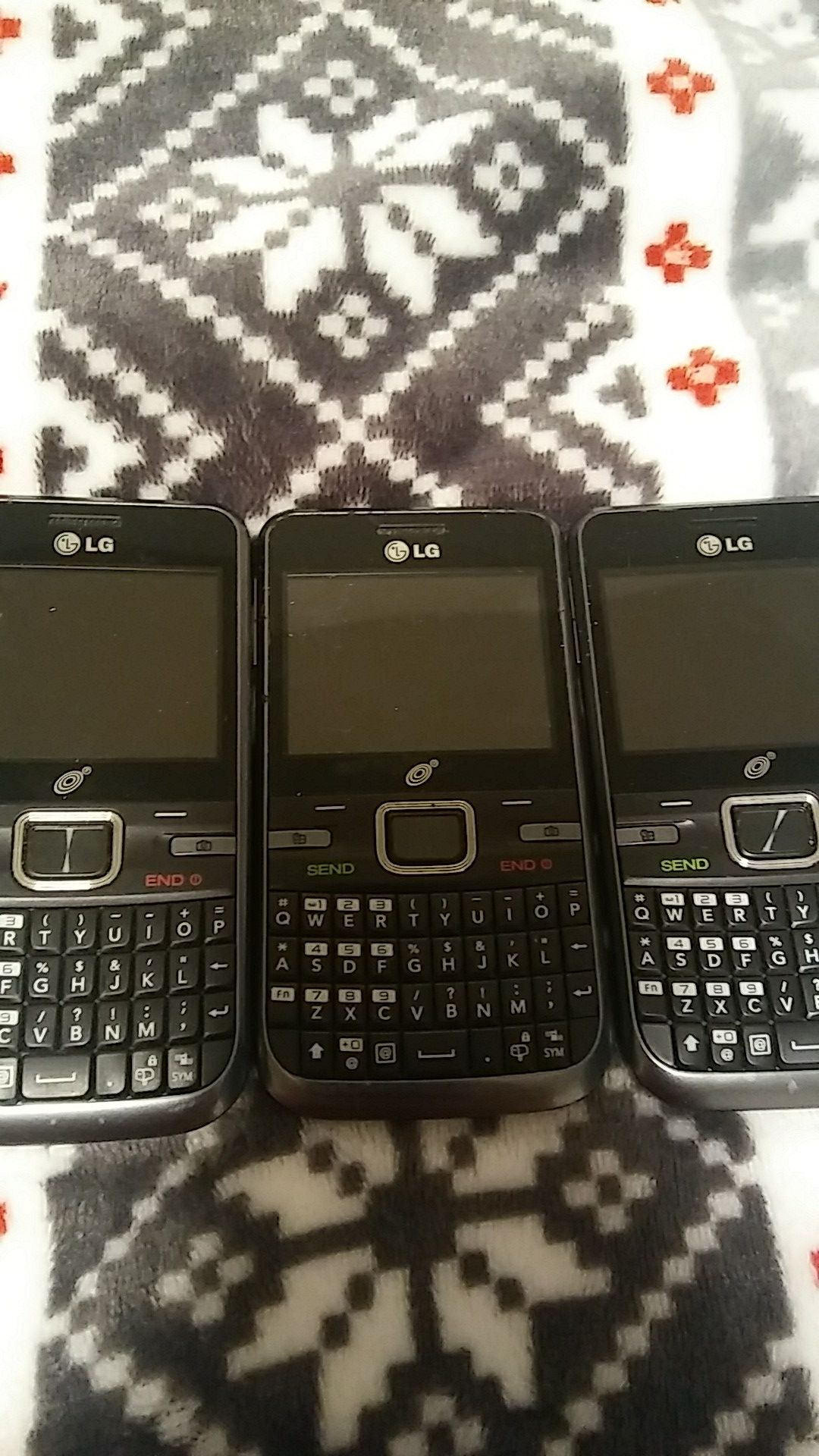 3 LG tracphones