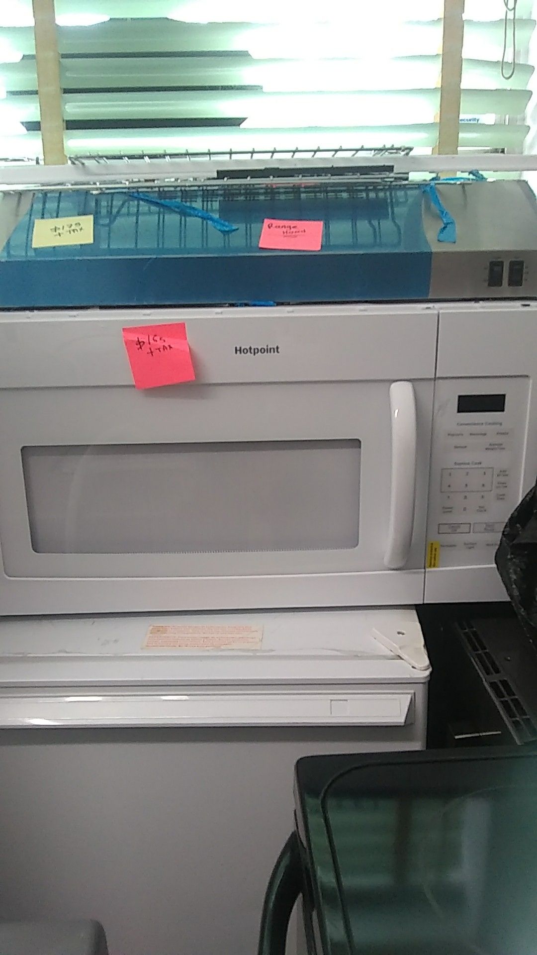 Used excellent condition Hotpoint microwave oven