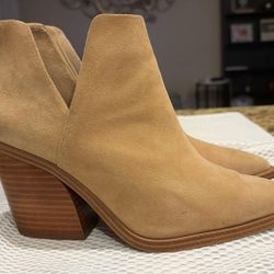 Vince Camuto Tan Suede Booties
Size 7.5