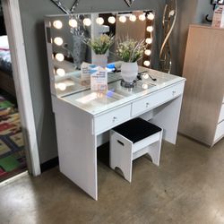 Bluetooth Vanity With Stool 