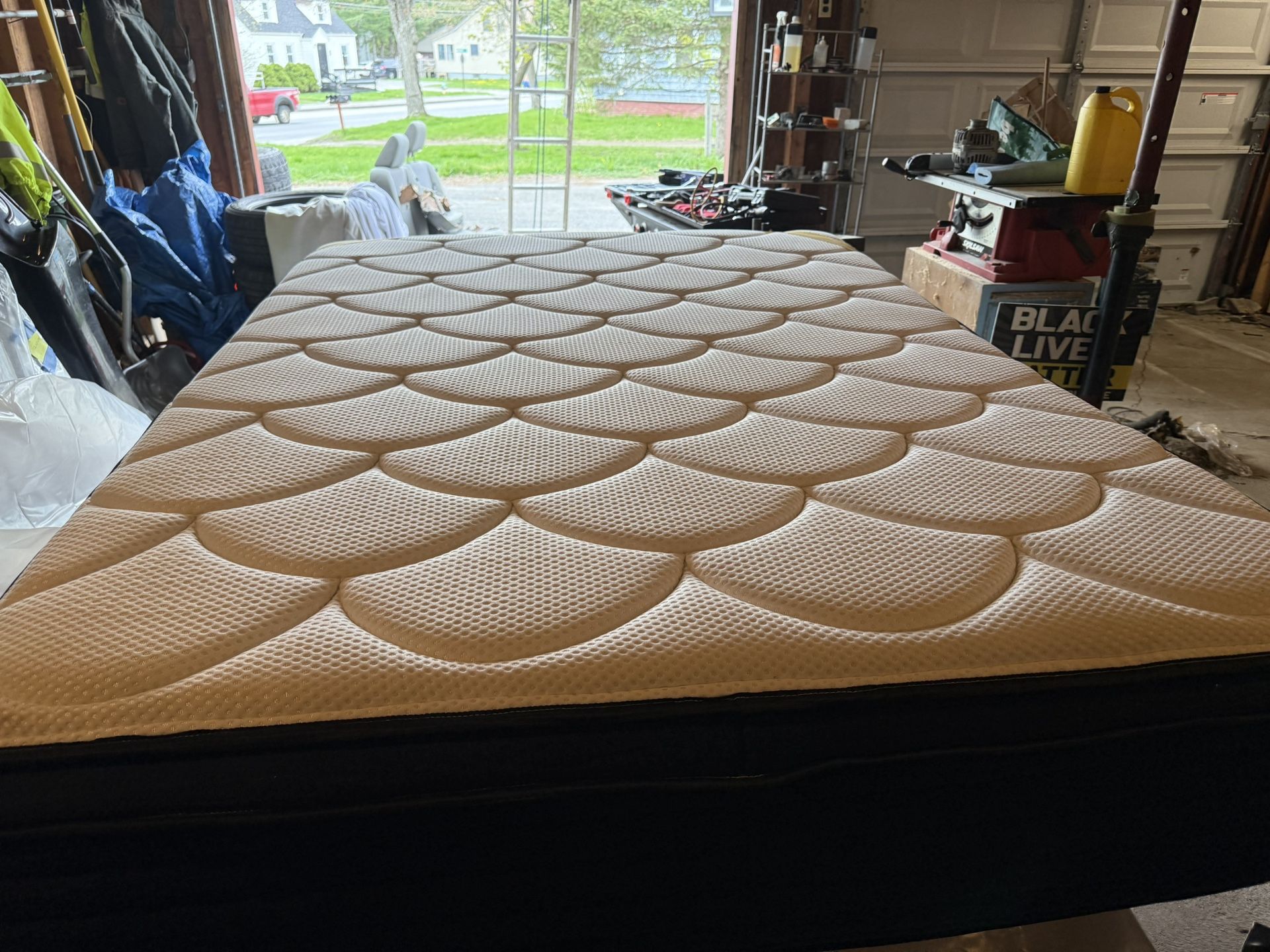 Dream Cloud Queen Size Mattress