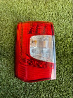 2016 Chrysler Town and Country Driver/Left Side Tail Light