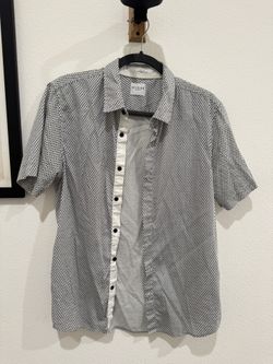 Guess Men’s Slim Fit Short Sleeve Shirt – Medium 