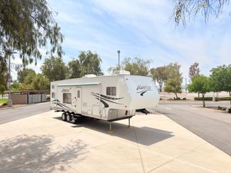 2005 5th Wheel toy hauler 34ft 15ft garage