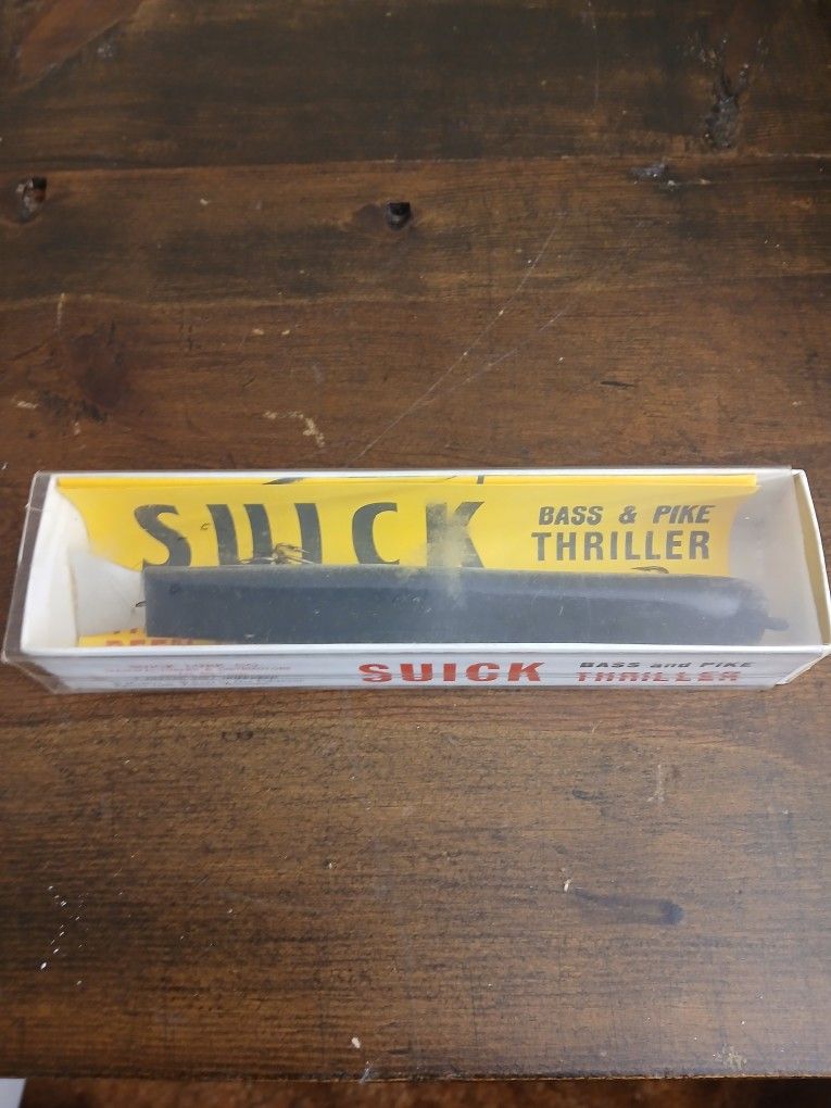 Brand New Suick Bass & Pike Thriller, Fishing Lure in box Black And White 7”