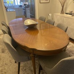 Stunning Antique Oval Dining Table
